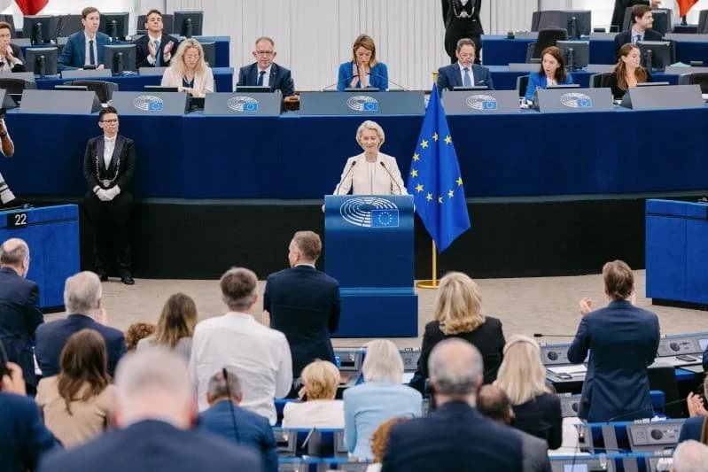 Ursula von der Leyen talar från podiet i Europaparlamentet under State of the Union 2026 i Strasbourg.