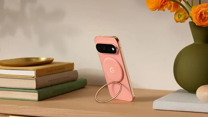 Google Pixel 11 står på ett magnetiskt PixelSnap Ring Stand.