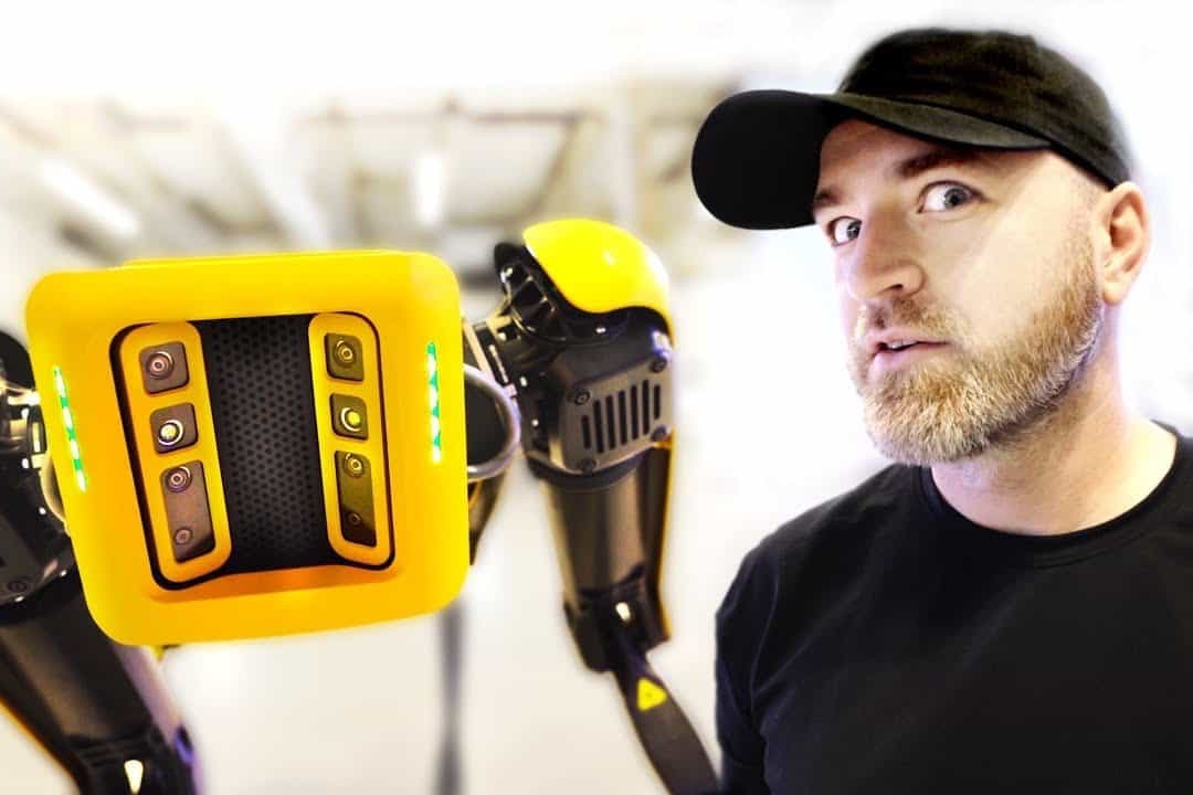 Unbox Therapy packar upp robothunden Spot