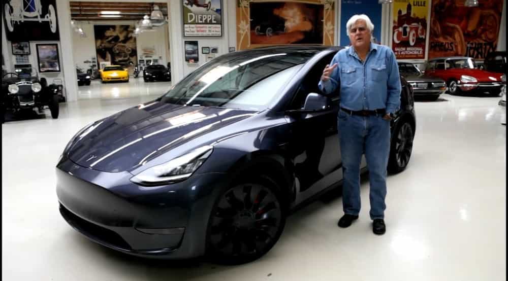 Jay Leno testkör Tesla Model Y