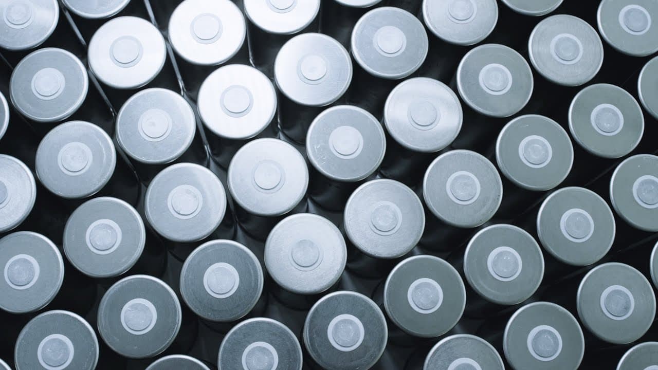 Hur Tesla tar fram sina batterier
