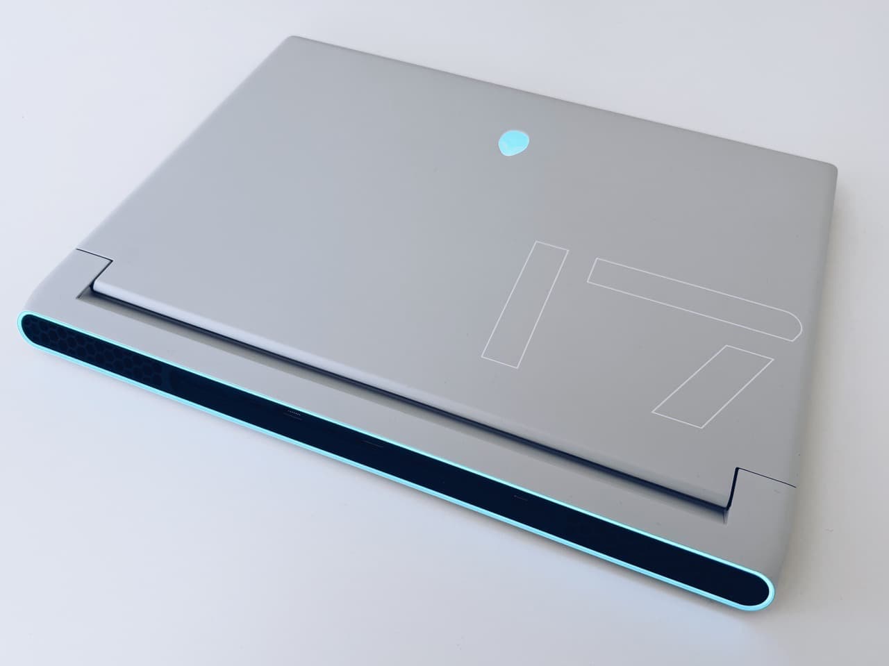 Alienware X17 R2
