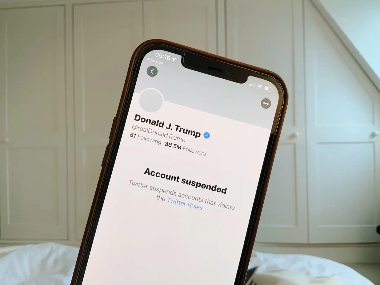 Elon Musk återaktiverar Trumps Twitter-konto