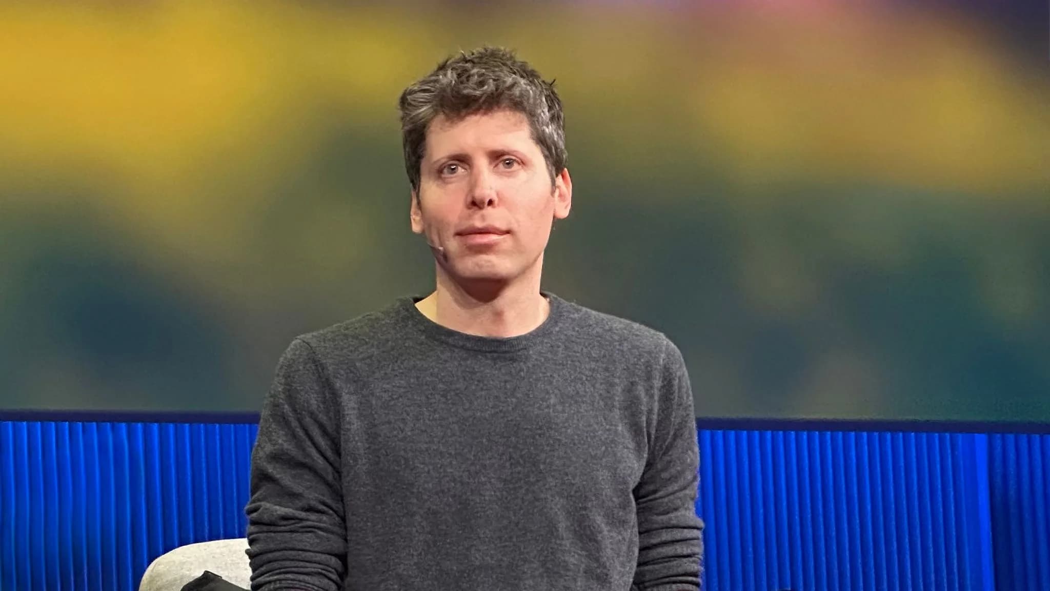 Sam Altman på scen under TED i april 2025.