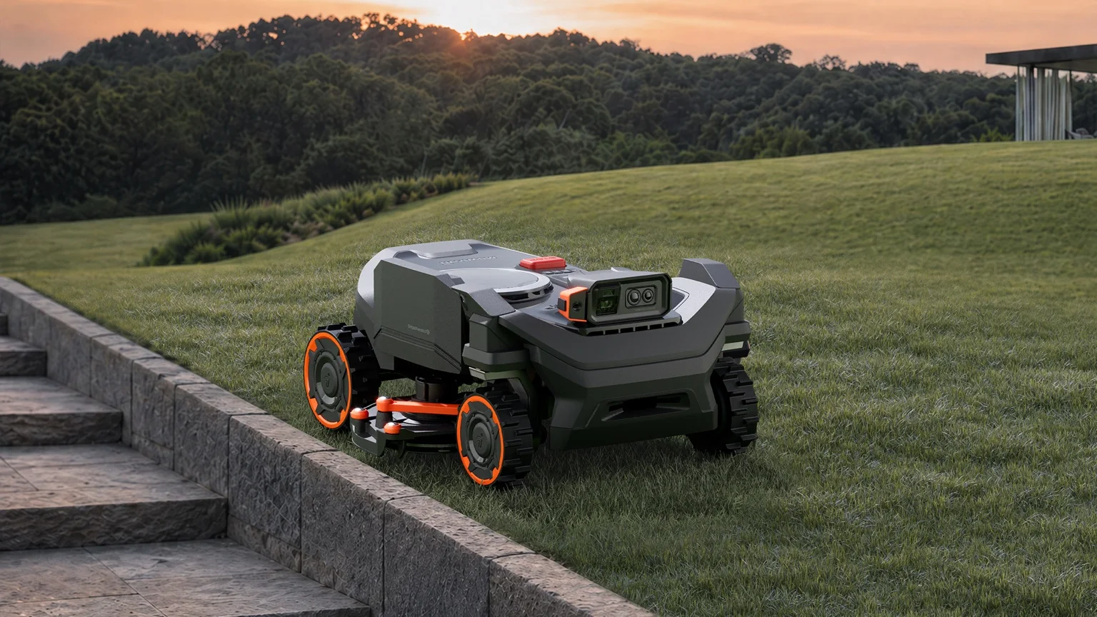Segway Navimow H5 Pro på en sluttande och ojämn gräsmatta bredvid en stenkant.