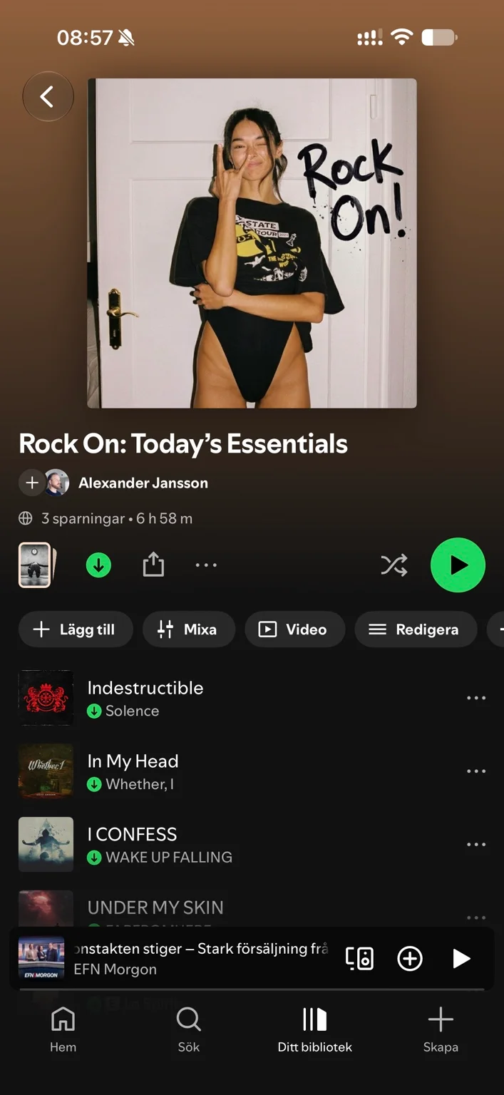 Spellista i Spotify med rund transparent tillbakaknapp på iPhone.