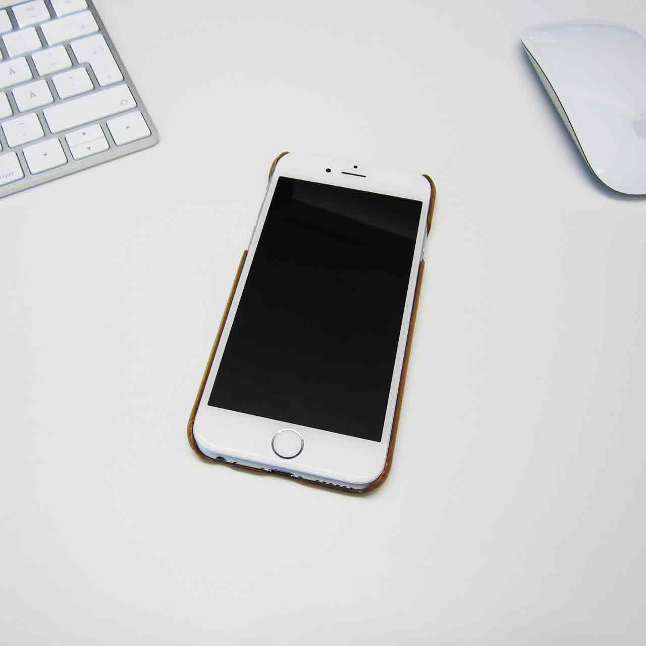 Skal till iPhone 6S gjord av trä