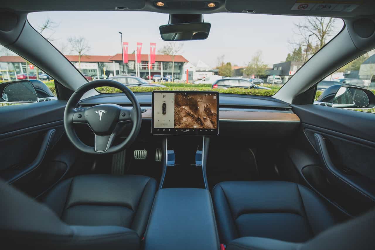 Forskare säger att de har lyckats jailbreaka Tesla