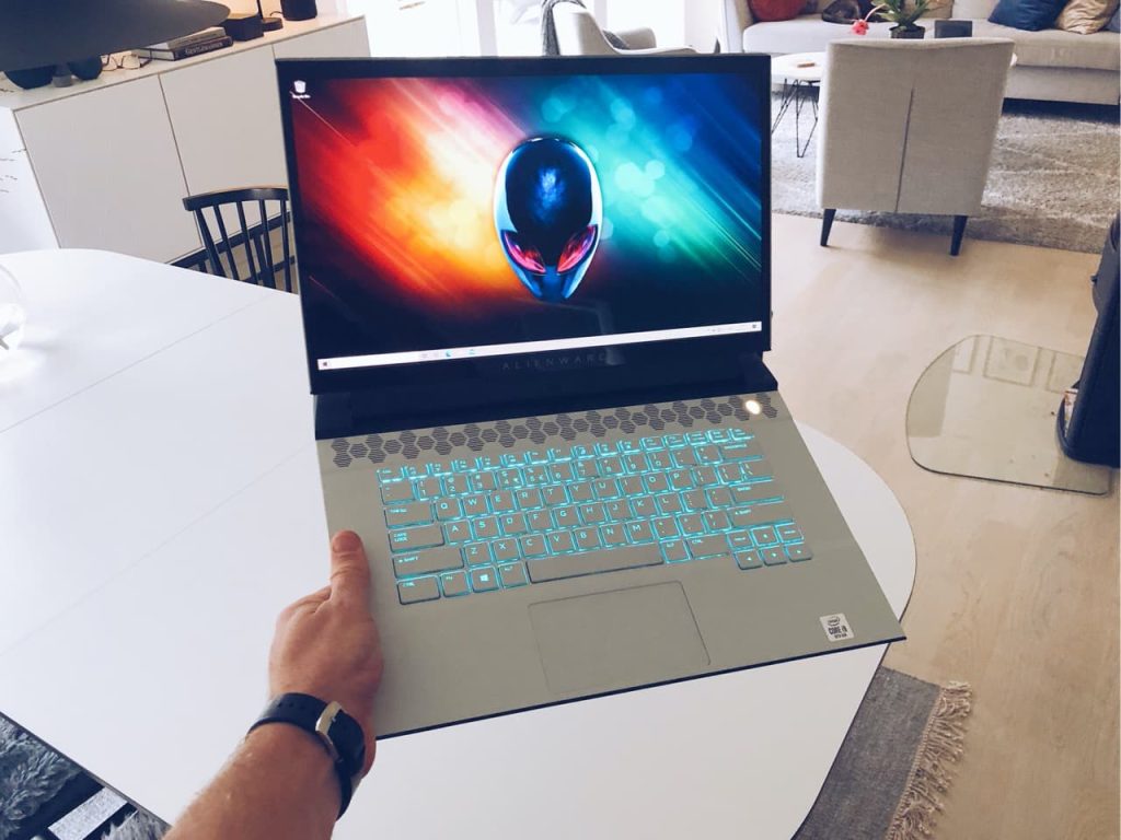 Alienware M15 R3