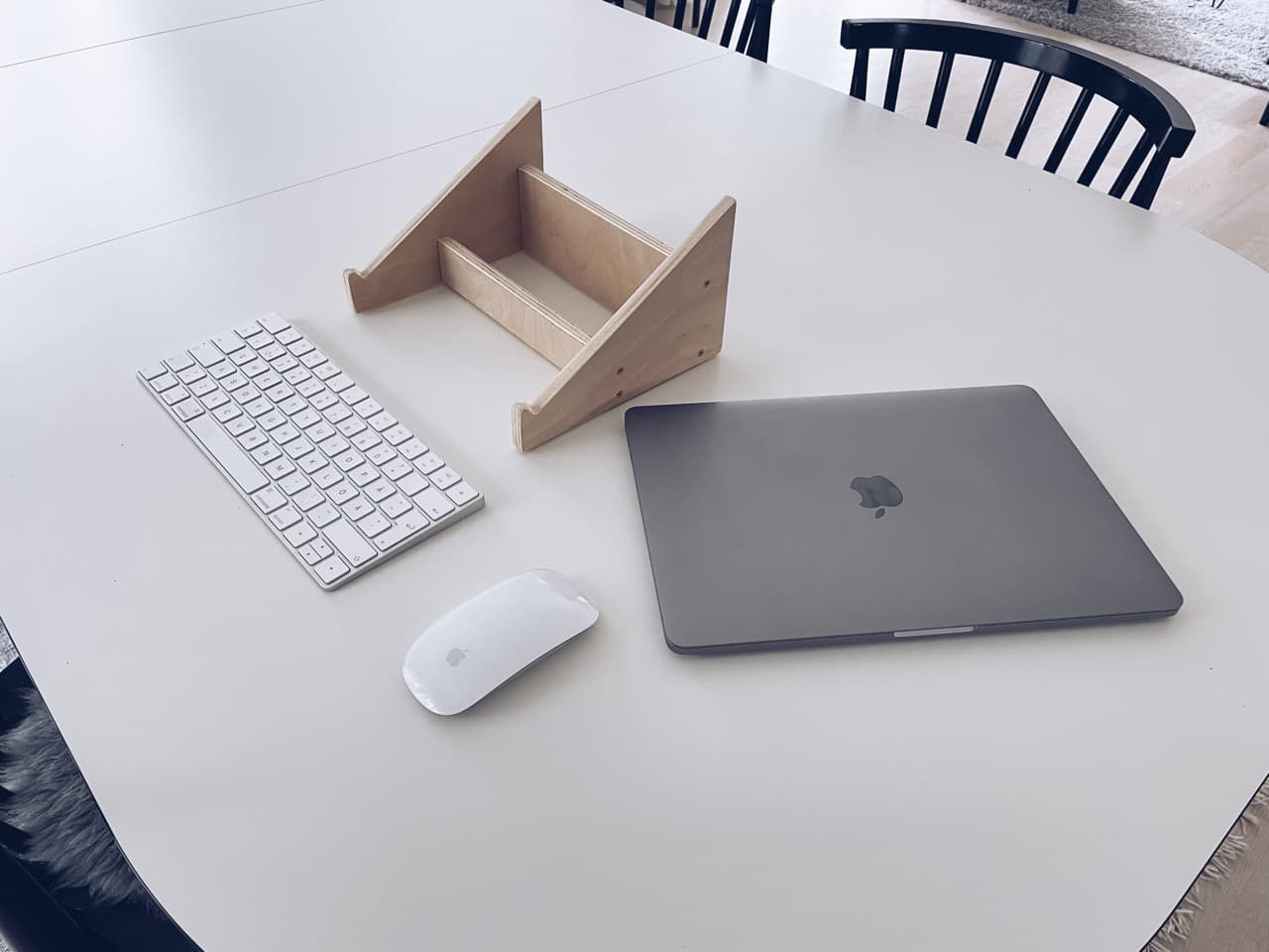 Bygg ditt egna minimalistiska laptopstativ av trä