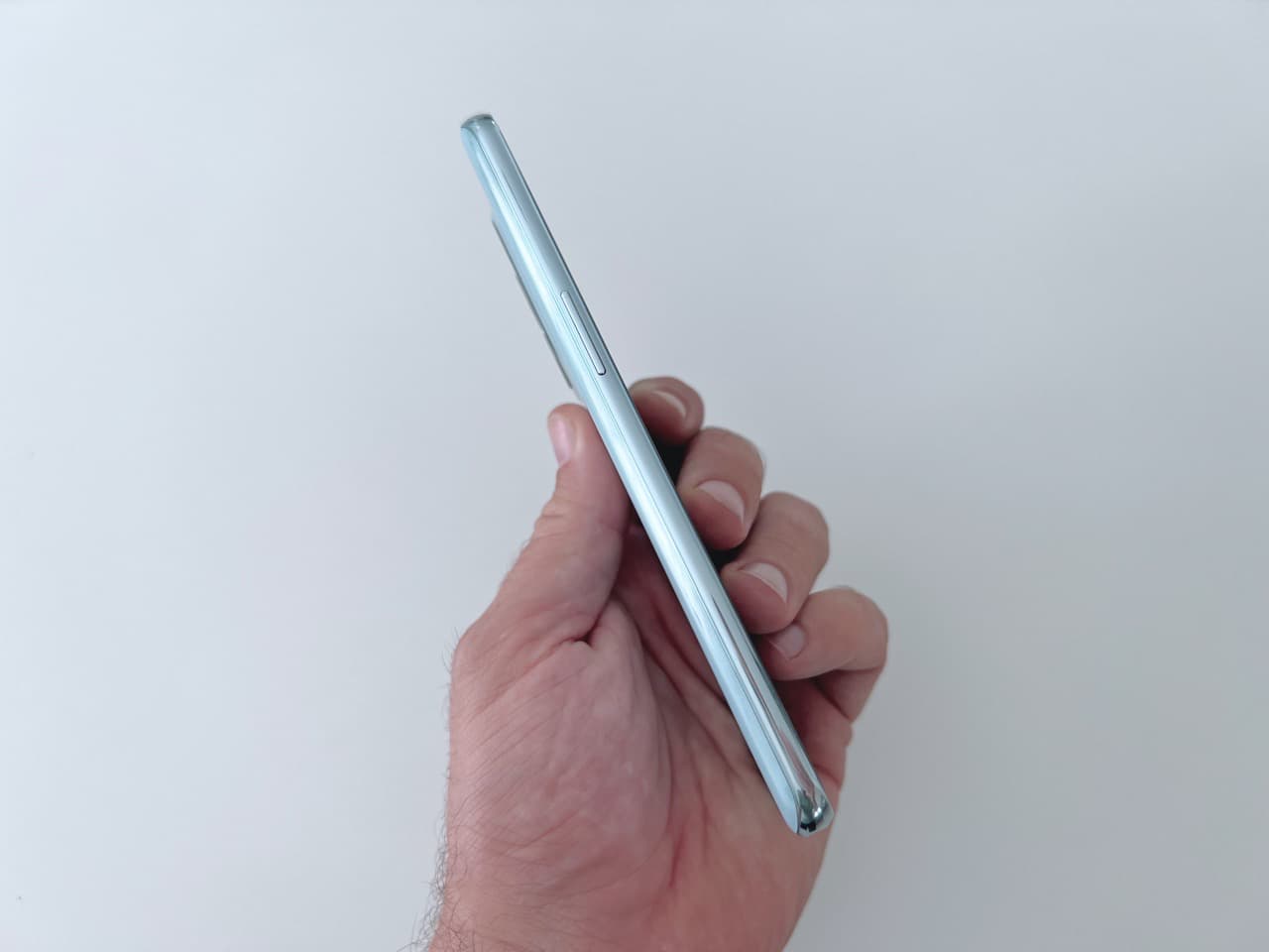 OnePlus 10T vänster sida